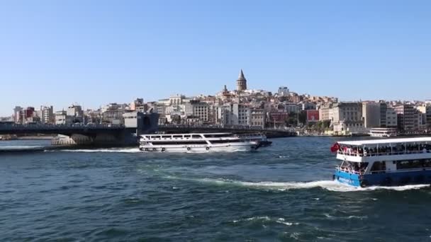 Schepen drijvende Bosphorus blue water Sunny Day — Stockvideo