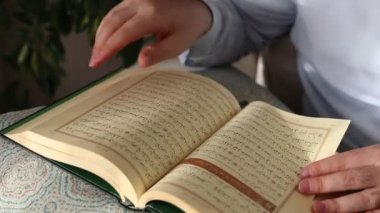 Camide Kur 'an okumak