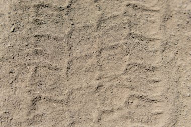 Sıcak bir yaz gününde yol tozu yakın