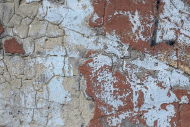 Grunge arka plan dokusu. Yıkılmış bir duvarda grafiti kalıntıları. Eski duvarın yüzeyi. Eski boya soyma ile cephenin eski çöken yüzeyi.