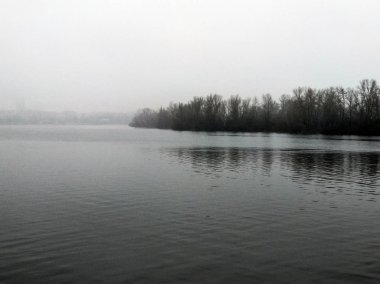 Sonbahar Adası'nda sis Nehri