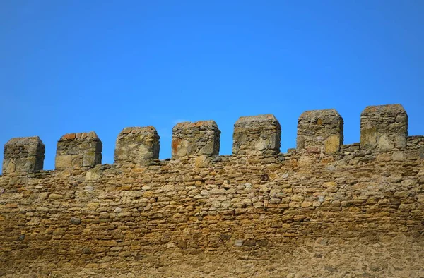 Zakrzywione Mur Starą Fortecę Przed Niebo — Zdjęcie stockowe