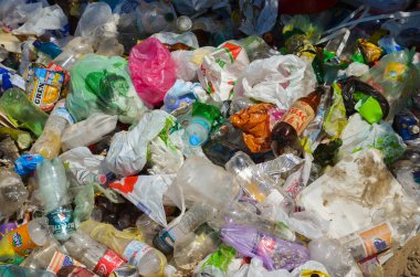 Kiev, Ukrayna - 26 Haziran 2019: çöplük, plastik atık, inorganik çöp