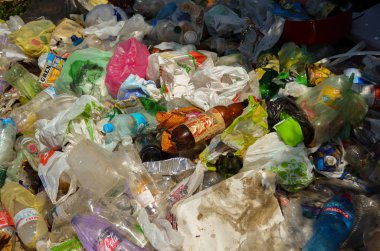 Kiev, Ukrayna - 26 Haziran 2019: çöplük, plastik atık, inorganik çöp