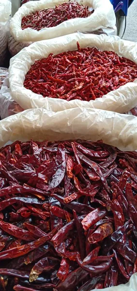 Tayland semt pazarı, kurutulmuş chilies üç farklı türde resim