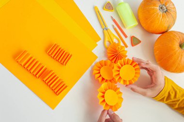 Sonbahar el sanatları. Şükran Günü el sanatları. Kağıttan yapılmış balkabağı. Diy. İşlem.