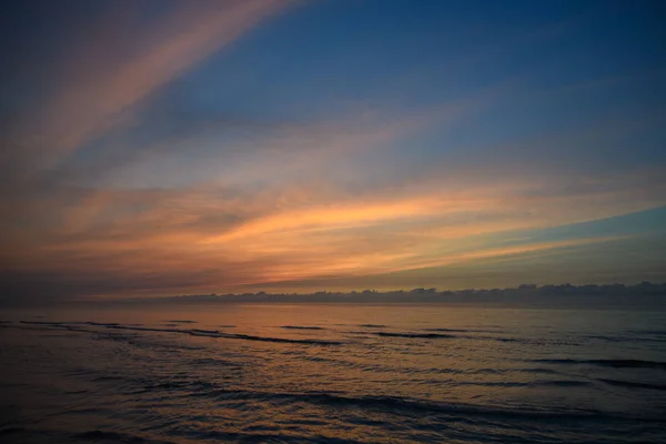 Εικόνα Από Μια Αμμώδη Παραλία Στο Ηλιοβασίλεμα — Φωτογραφία Αρχείου