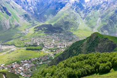 gökyüzü ve bulutlar karşı dağların güzel panoramalar