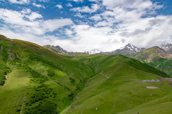 Gyönyörű Panorámaképek Hegyek Ellen Felhők — Stock Fotó