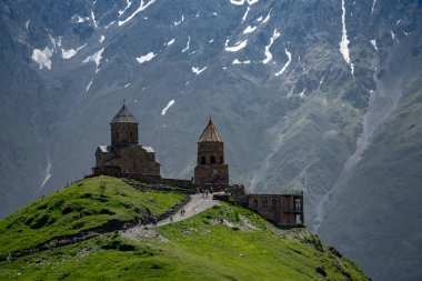 gökyüzü ve bulutlar karşı dağların güzel panoramalar
