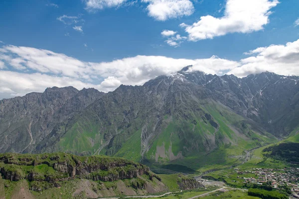 Prachtige Panorama Van Bergen Tegen Hemel Wolken — Stockfoto