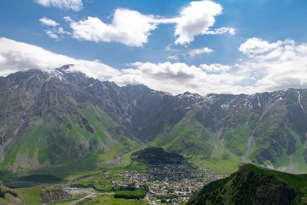 Prachtige Panorama Van Bergen Tegen Hemel Wolken — Stockfoto