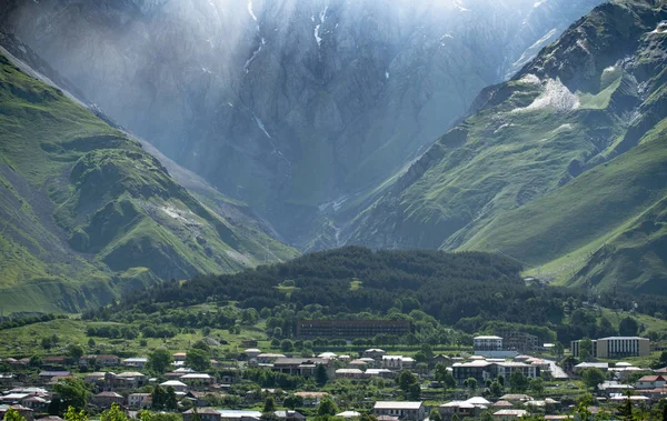 Prachtige Panorama Van Bergen Tegen Hemel Wolken — Stockfoto