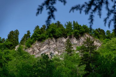 gökyüzü ve bulutlar karşı dağların güzel panoramalar