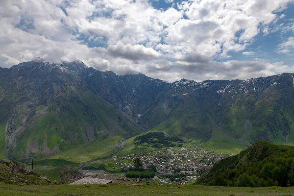 Prachtige Panorama Van Bergen Tegen Hemel Wolken — Stockfoto