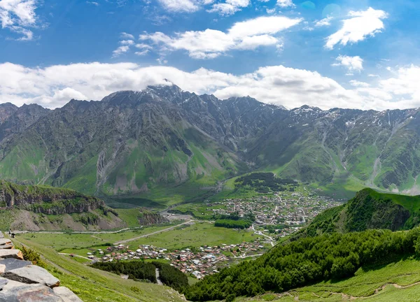 Prachtige Panorama Van Bergen Tegen Hemel Wolken — Stockfoto