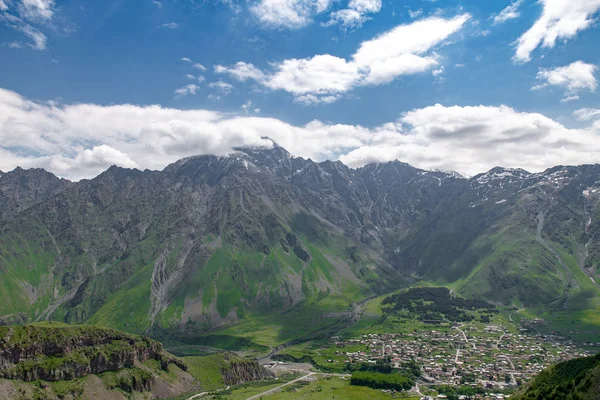 Gyönyörű Panorámaképek Hegyek Ellen Felhők — Stock Fotó