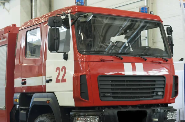 Veículo Vermelho Motor Bombeiros Com Equipamento — Fotografia de Stock