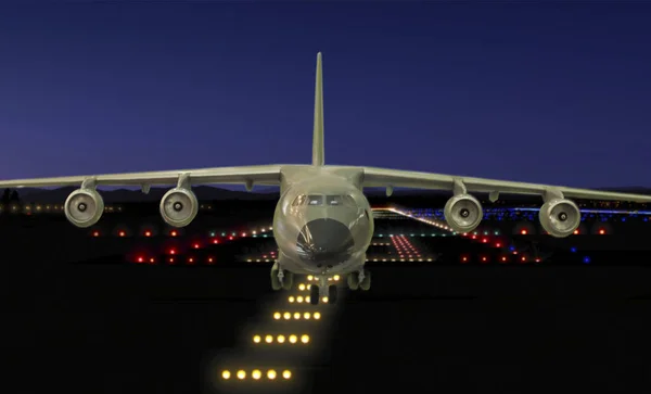 Военный Грузовой Самолет Взлетает Взлетно Посадочной Полосы — стоковое фото