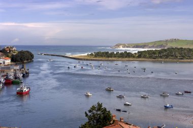 San Vicente de la Barquera balıkçılık limanı.