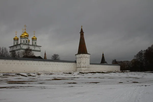 Iosifo-Volotsky Manastırı kışın, Moscow region, Volokolamsk, Teryaevo, Rusya Federasyonu