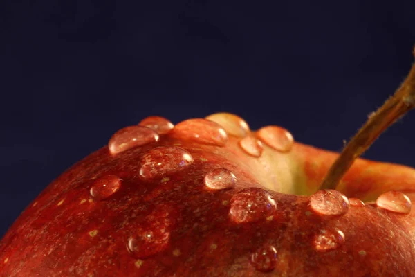 Pomme Rouge Avec Gouttes Eau Macro — Photo