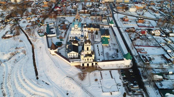 Kışın Vysotsky Manastırı, Serpukhov, Rusya, havadan görünüm