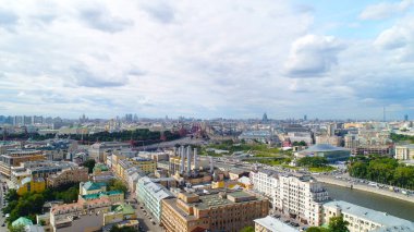 Moskova'nın hava dansı merkezinin görünümü. Kremlin Manzarası, Kızıl meydan, Zaryadye Parkı, Moskova nehri