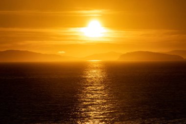 Gün Batımının Başlangıcı Denizi Gördü