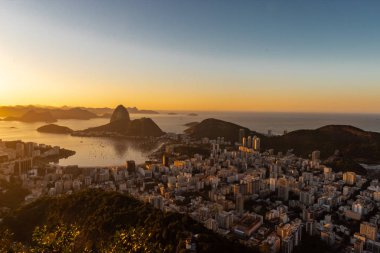 Rio de Janeiro, Guanabara Körfezi ve Şeker Somun şehrinde Şafak
