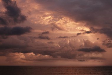 Gün batımı kırmızı gökyüzü, Küba
