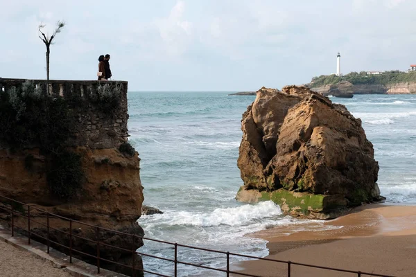 Praia, mar e vista para a cidade de Biarritz, França — Fotografia de Stock