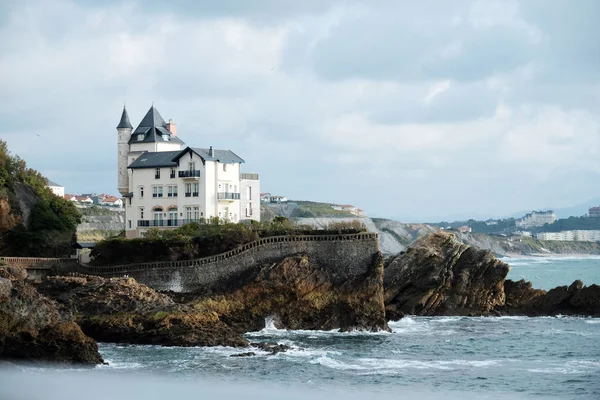 Spiaggia, vista sull'oceano e sulla città di Biarritz, Francia — Foto Stock