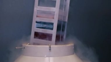 Tıbbi Laboratuar - stok video sıvı azot