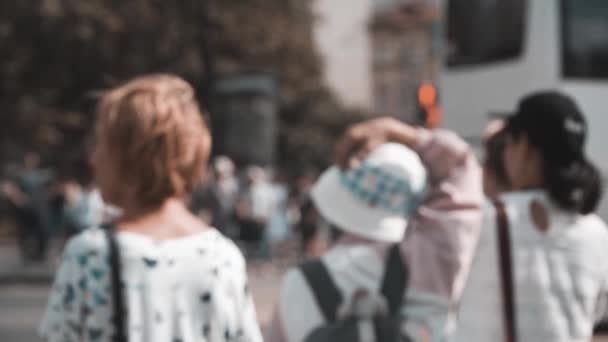 Gente Apresura Por Negocios Cruzando Cruce Peatonal Calle — Vídeos de Stock