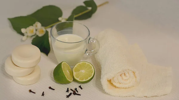 Badetag Zutaten Für Wellness Seife Mit Milch Zitrusfrüchten Und Nelken — Stockfoto