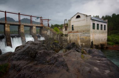 Chemal hidroelektrik santral. Altay. Rusya.