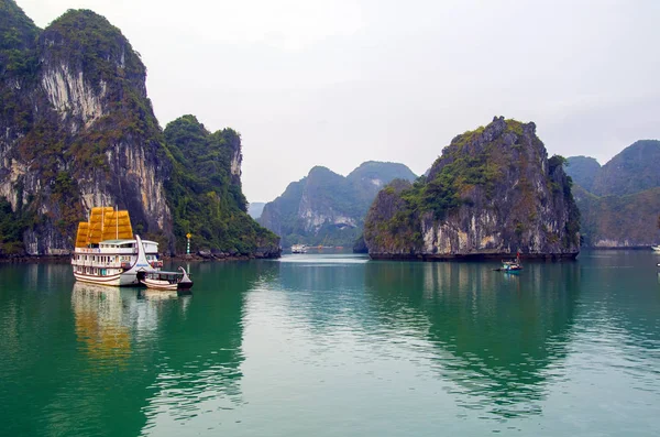 Megtekintése Halong Öbölben Vietnam — Stock Fotó