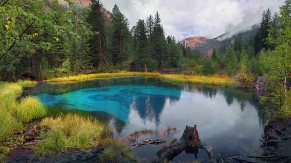 Paisagem Montesa Objeto Natural Único Lago Geyser Altai Rússia — Fotografia de Stock