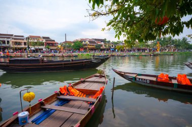 Vietnam seyahat. Hoian bir şehirdir. Kanal ve tekne.