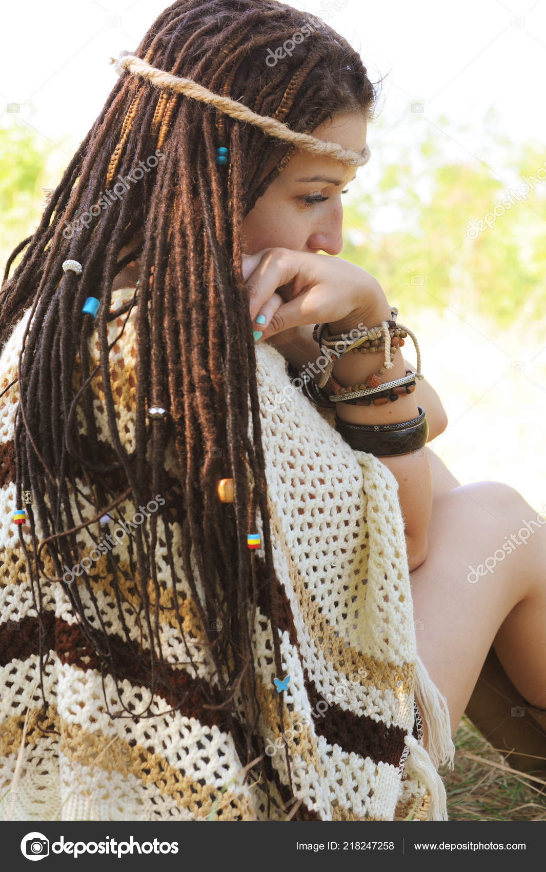 Traurig Boho Stil Madchen Portrat Gekleidet Gestrickten