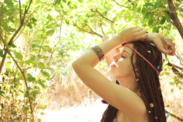 Mujer Joven Con Rastas Perfil Peinado Retrato —  Fotos de Stock