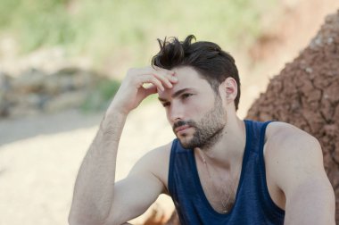 Genç üzgün adam fotoğraf