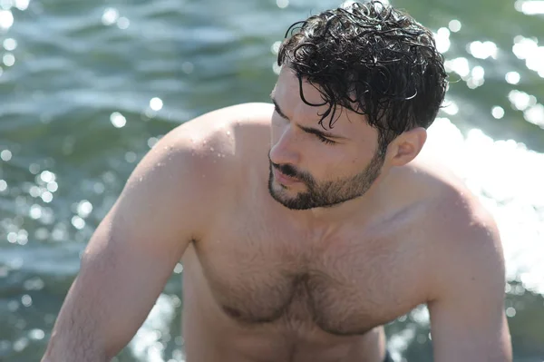 Handsome guy topless portrait in sea — Stock Photo, Image