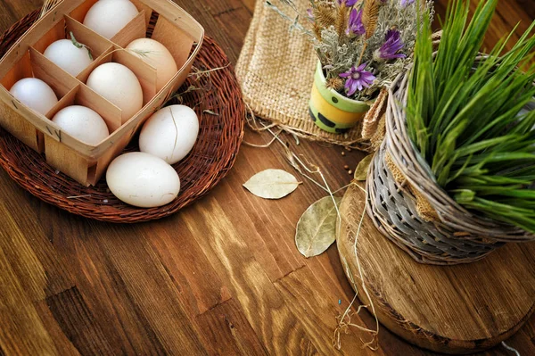 Huevos de pollo frescos de granja, comida ecológica bodegón —  Fotos de Stock