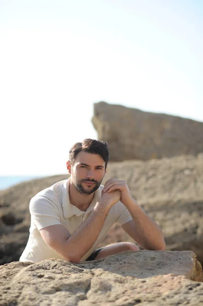 Jeune Homme Repos Élégant Portrait Extérieur — Photo