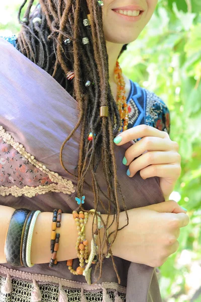 Beautiful Young Woman Dreadlocks Hairstyle Decorated Assorted Beads Sunny Outdoor — Stock Photo, Image