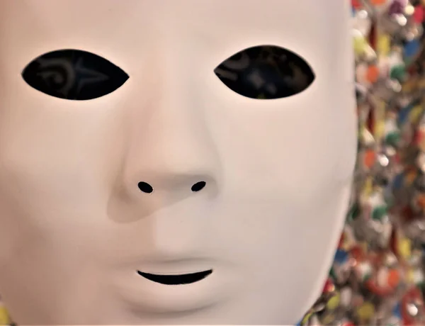 renkli cicili karnaval maske