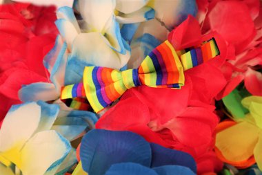 çiçek bir arka plan üzerinde lgbt gurur yay