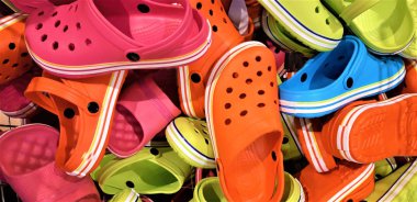 Renkli parmak arası terlik sandaletler